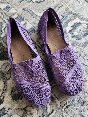 TOMS SHOES